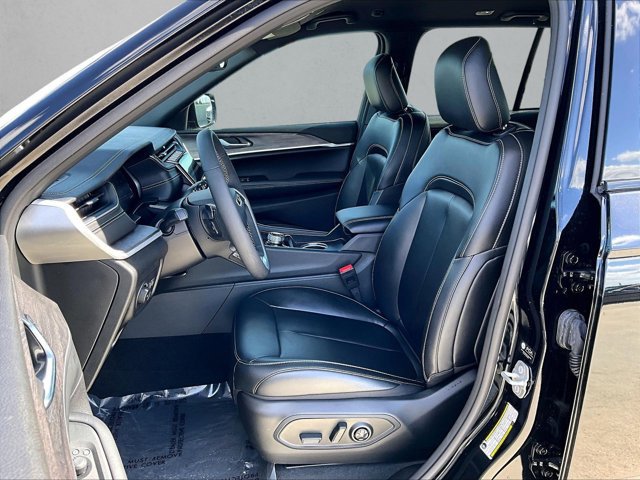 Used 2024 Jeep Grand Cherokee Limited w/ Black Appearance Package image 27