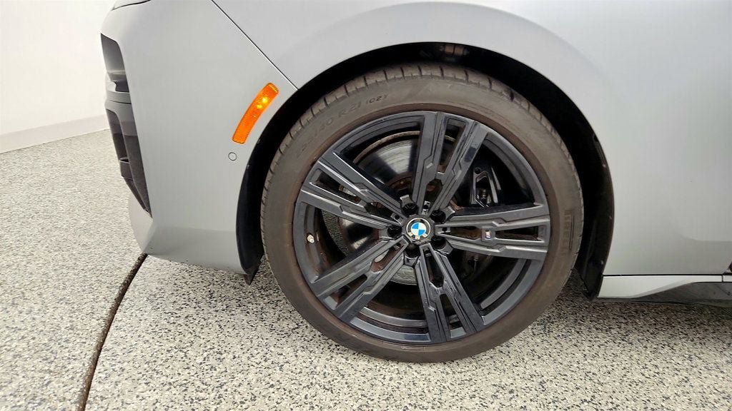 Used 2023 BMW 760i xDrive w/ Executive Package AWD/4WD image 9