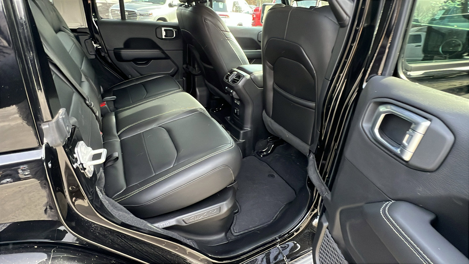 Used 2023 Jeep Wrangler Sahara w/ Cold Weather Group image 21