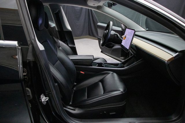 Used 2019 Tesla Model 3 Mid Range image 17