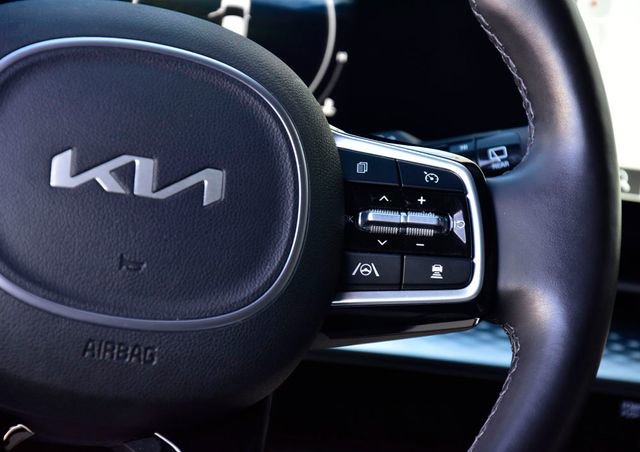 Certified 2024 Kia Carnival SX Prestige image 23