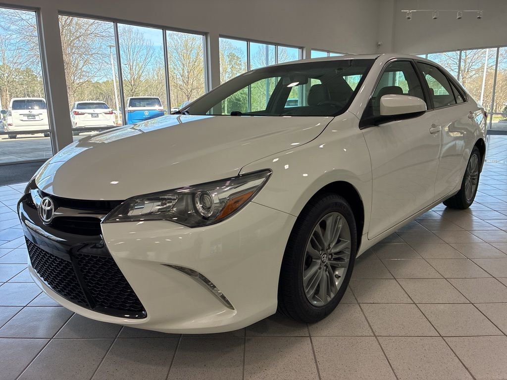 Used 2017 Toyota Camry SE w/ Moonroof Package image 3