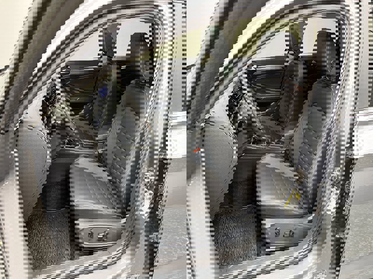 Used 2024 Volkswagen Jetta SE w/ Panoramic Sunroof Package image 10