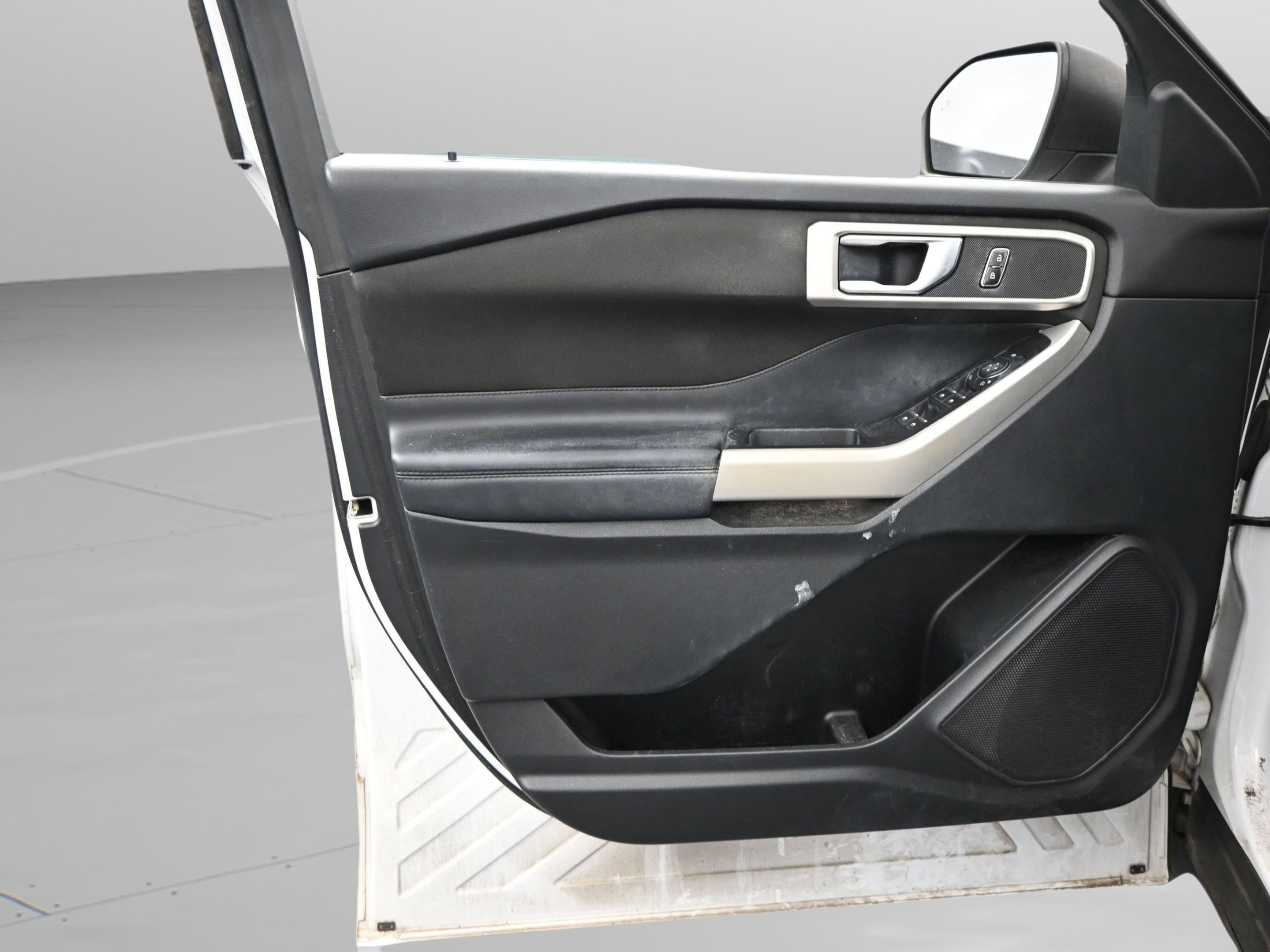 Used 2020 Ford Explorer XLT image 31