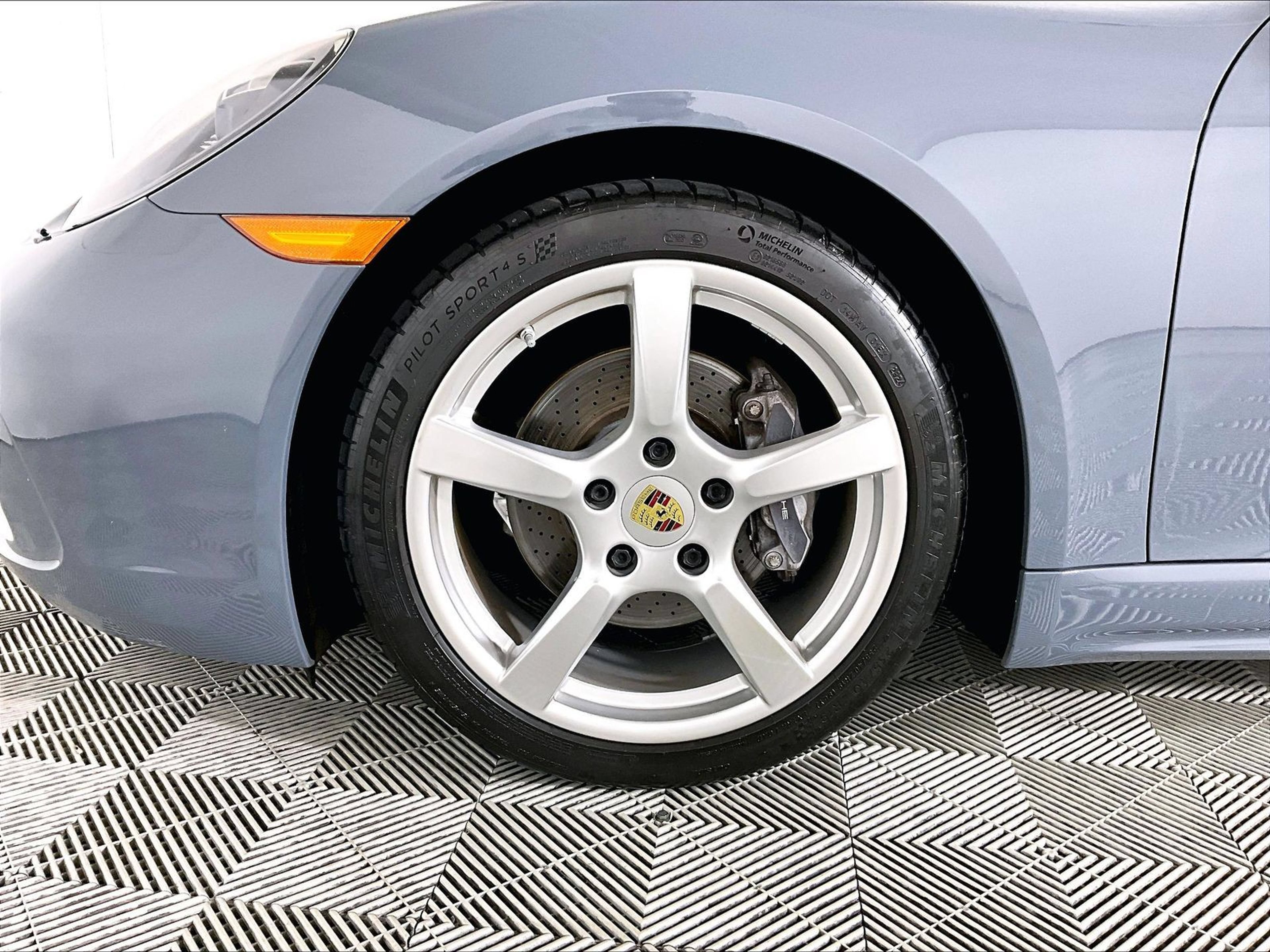 Certified 2018 Porsche 718 Cayman RWD image 26