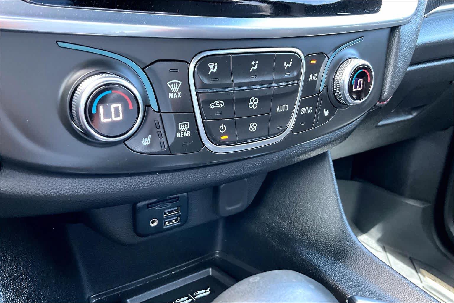 Used 2023 Chevrolet Traverse RS w/ LPO, Floor Liner Package FWD image 33