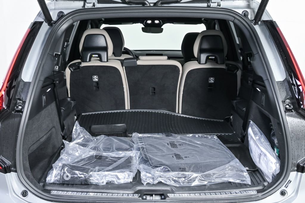Certified 2026 Volvo XC90 B6 Plus w/ Protection Package Premier image 33