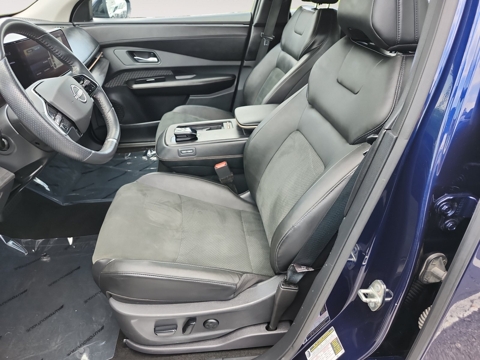 Used 2023 Nissan Ariya AWD image 9