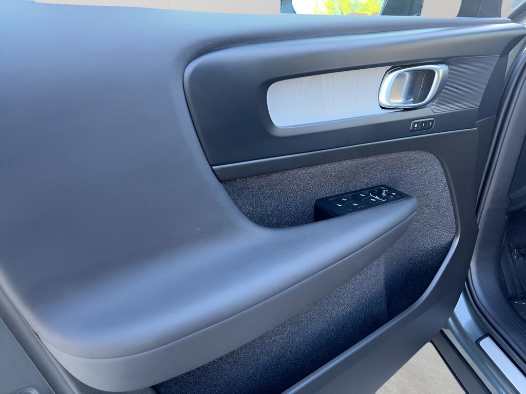 New 2026 Volvo XC40 B4 Core w/ Protection Package FWD image 18