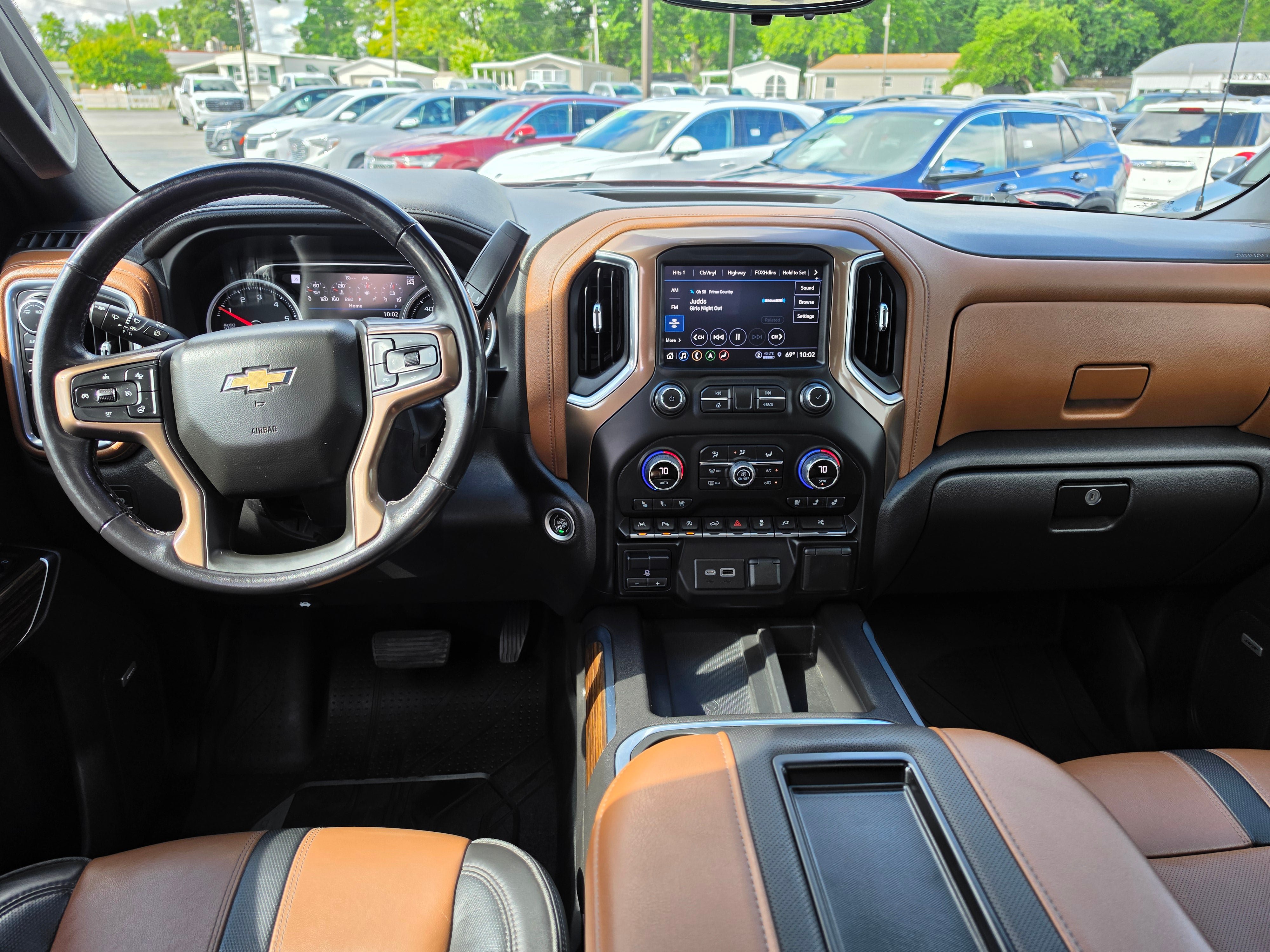 Used 2022 Chevrolet Silverado 1500 High Country w/ Technology Package AWD/4WD image 9