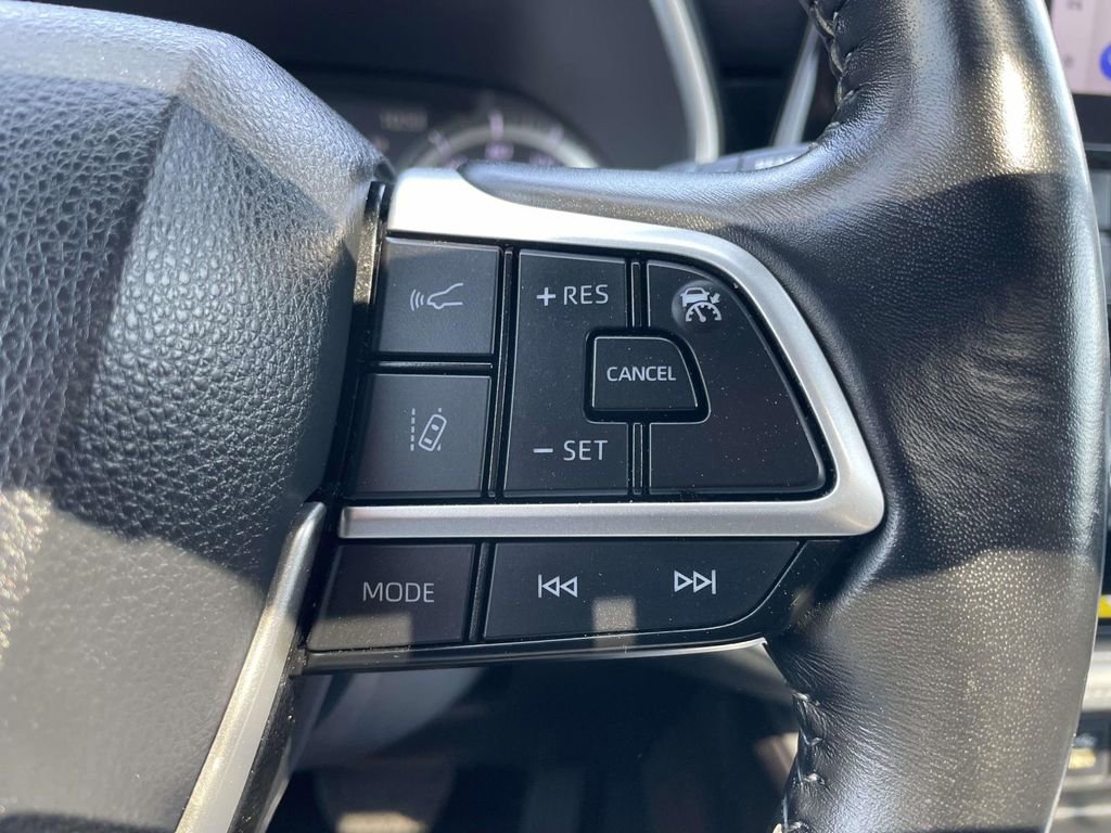Used 2023 Toyota Highlander XLE image 36