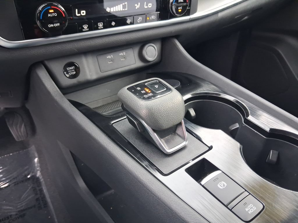 Certified 2025 Nissan Rogue SV FWD image 22