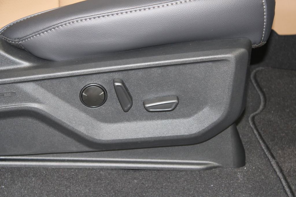 New 2026 Ford F250 Lariat w/ Chrome Package image 30