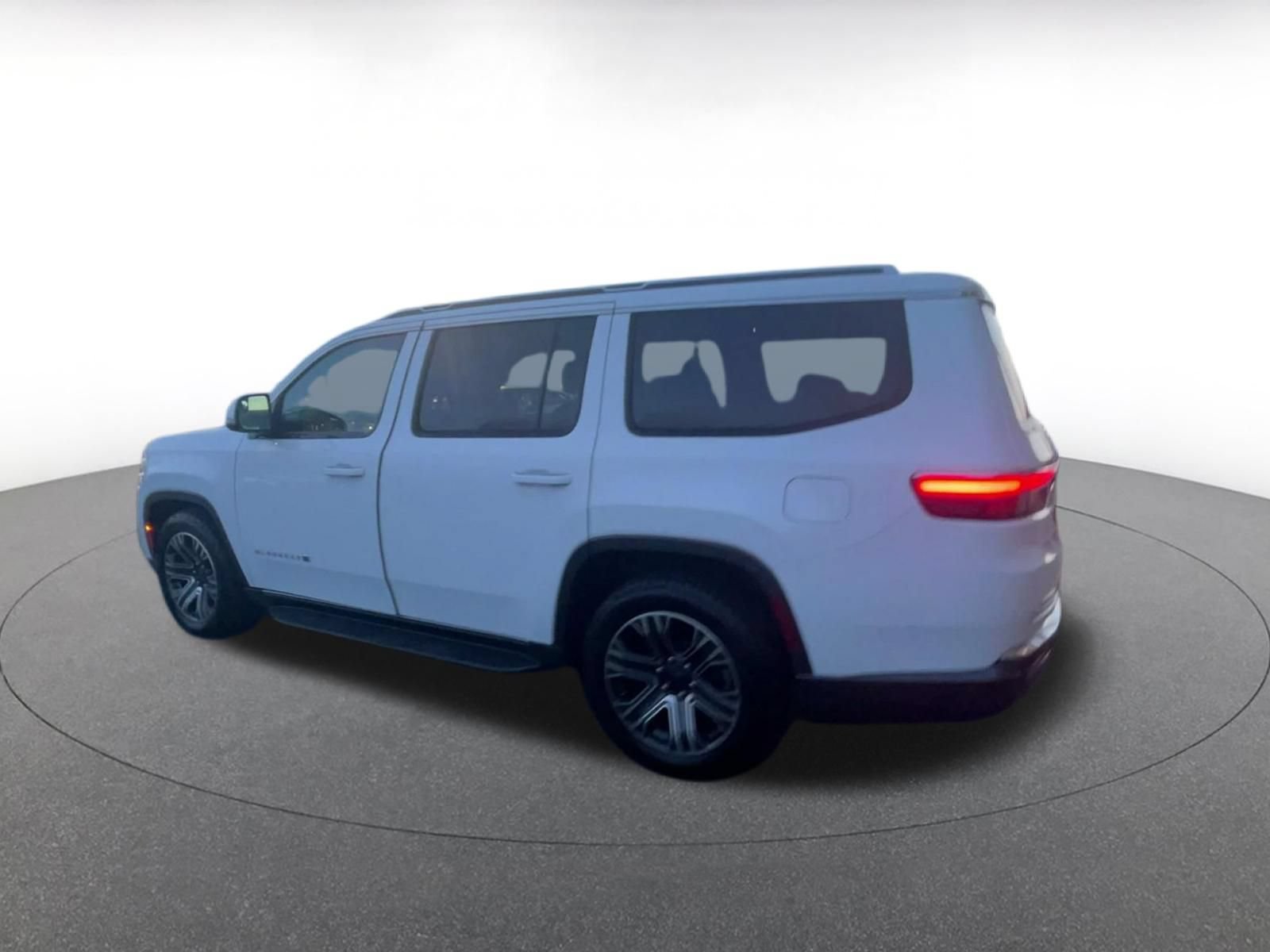 Used 2022 Jeep Wagoneer Series III AWD/4WD image 9