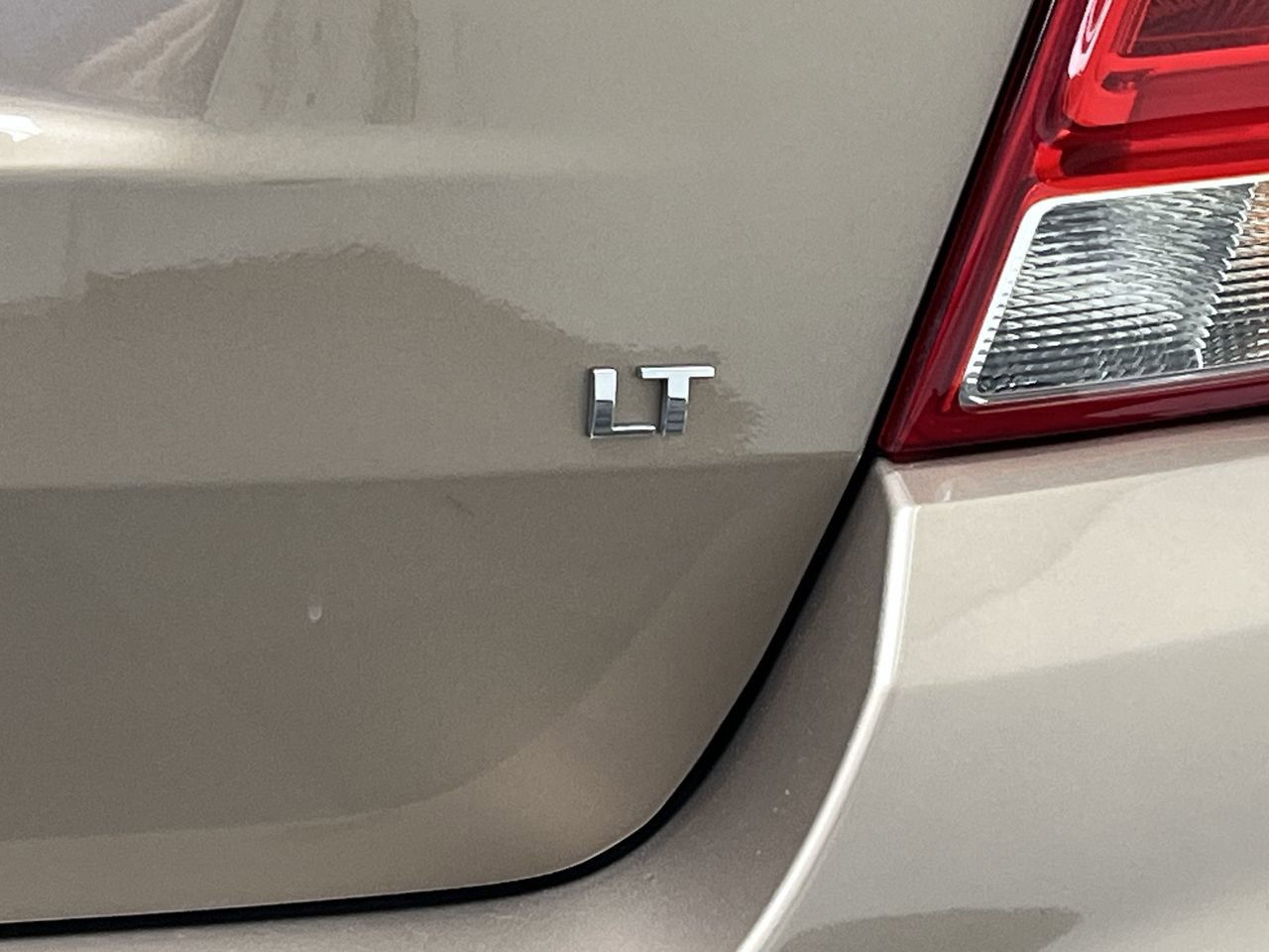 Used 2019 Chevrolet Trax LT w/ Sun & Sound Package AWD/4WD image 30