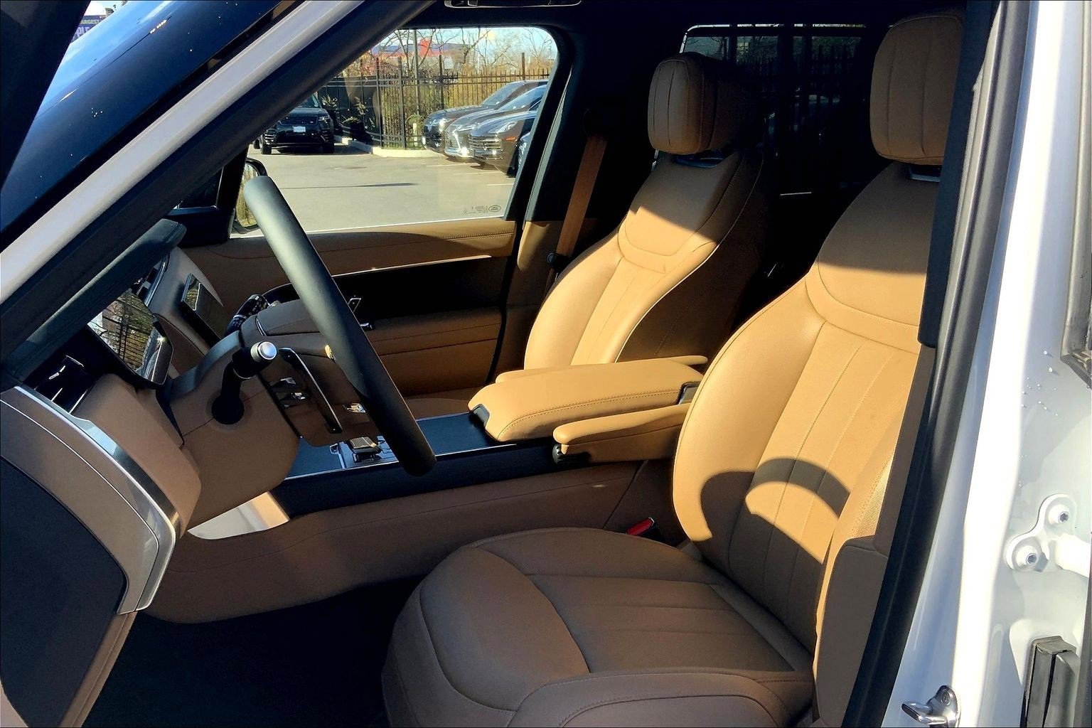 New 2025 Land Rover Range Rover SE image 9