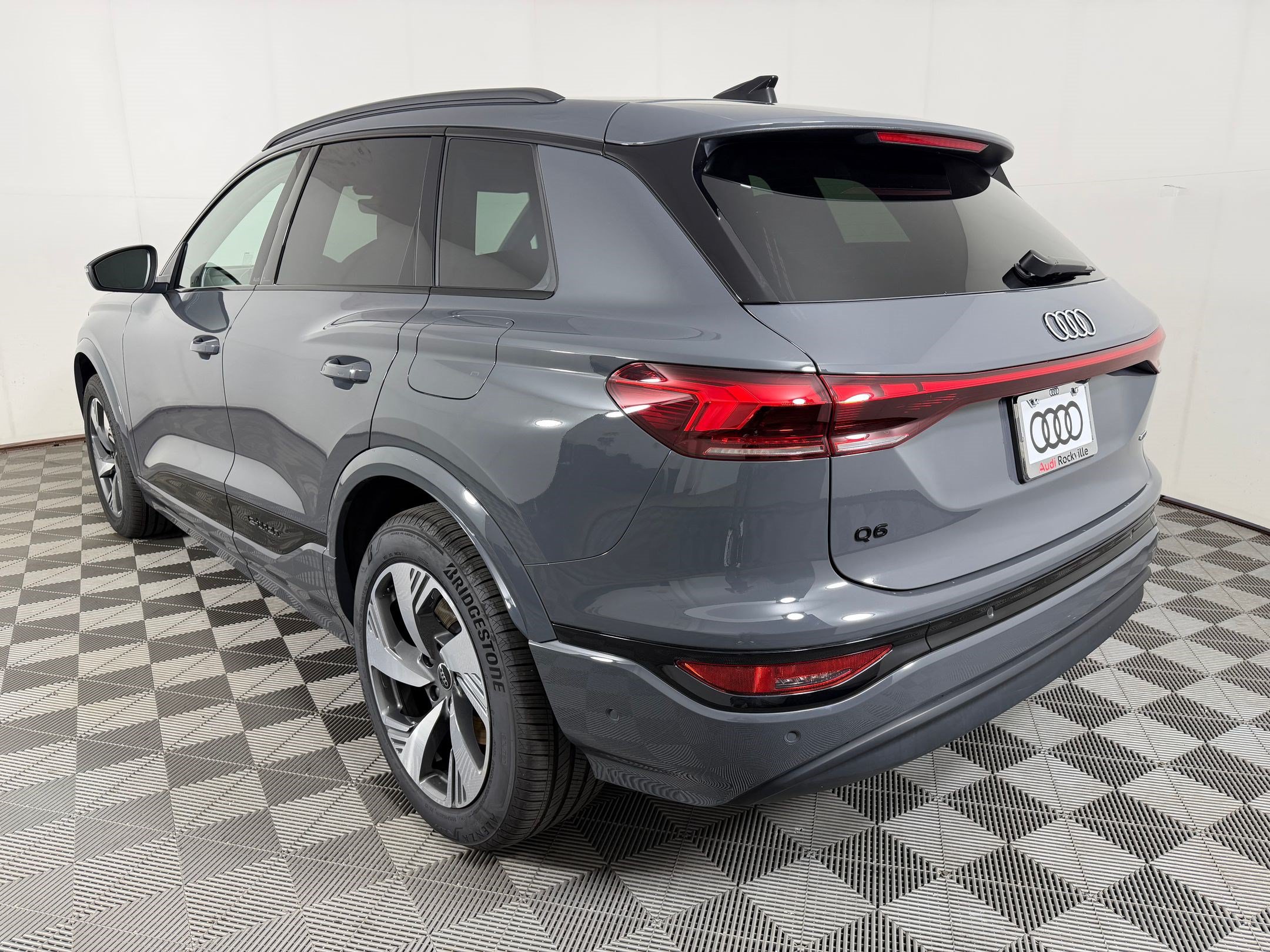 Certified 2025 Audi Q6 e-tron Premium Plus w/ Premium Plus AWD/4WD image 3