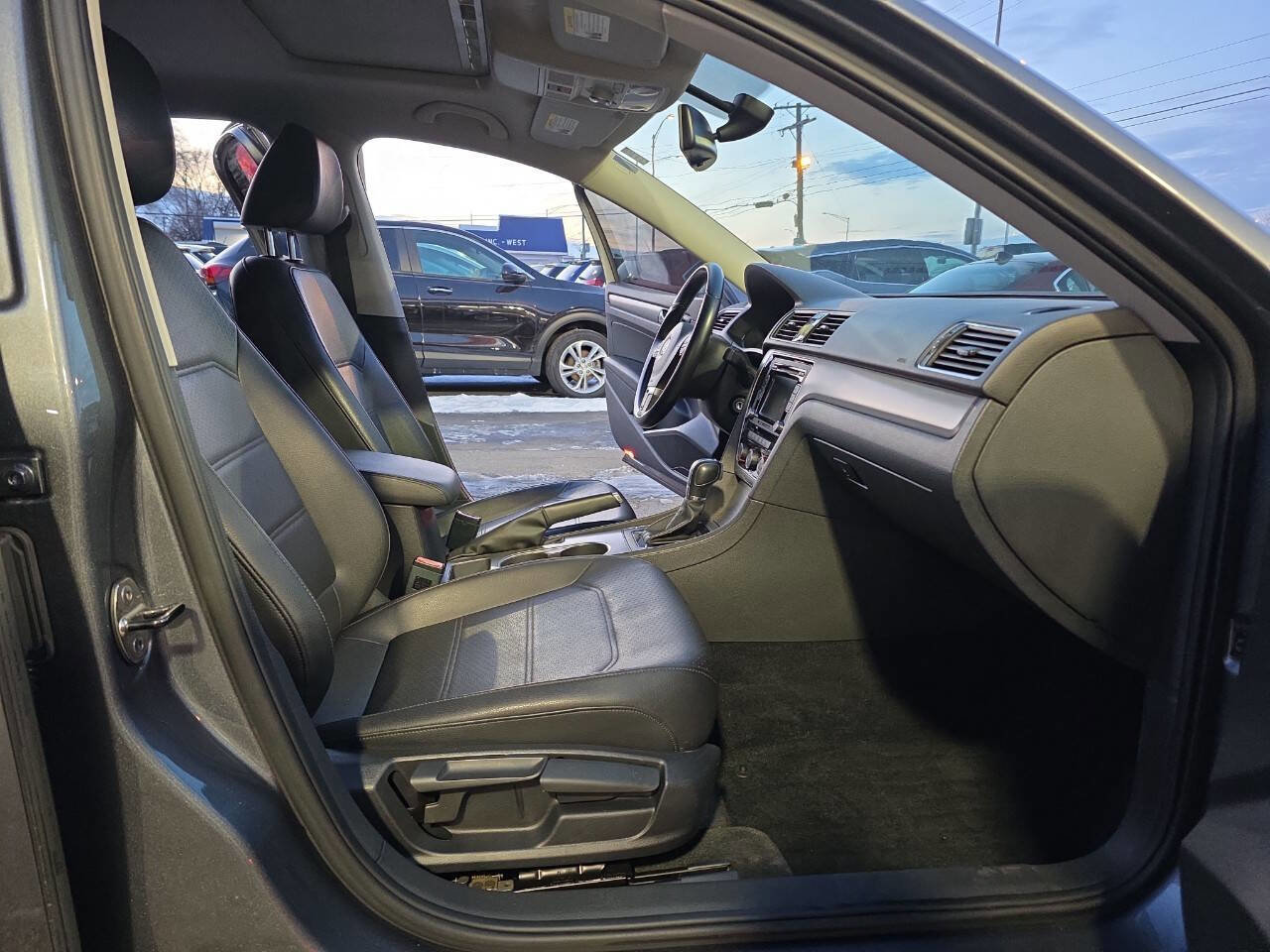 Used 2014 Volkswagen Passat TDI SE image 10