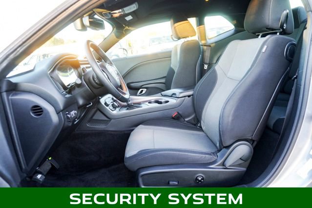 Used 2016 Dodge Challenger SXT image 13