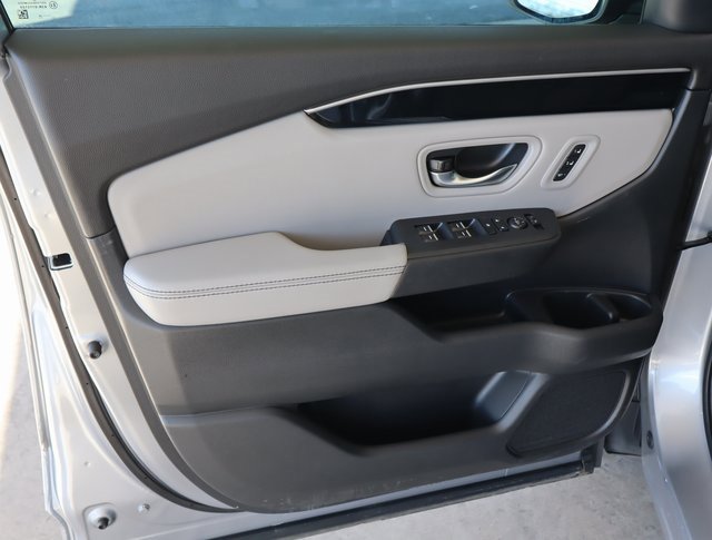 Used 2025 Honda Pilot EX-L image 18