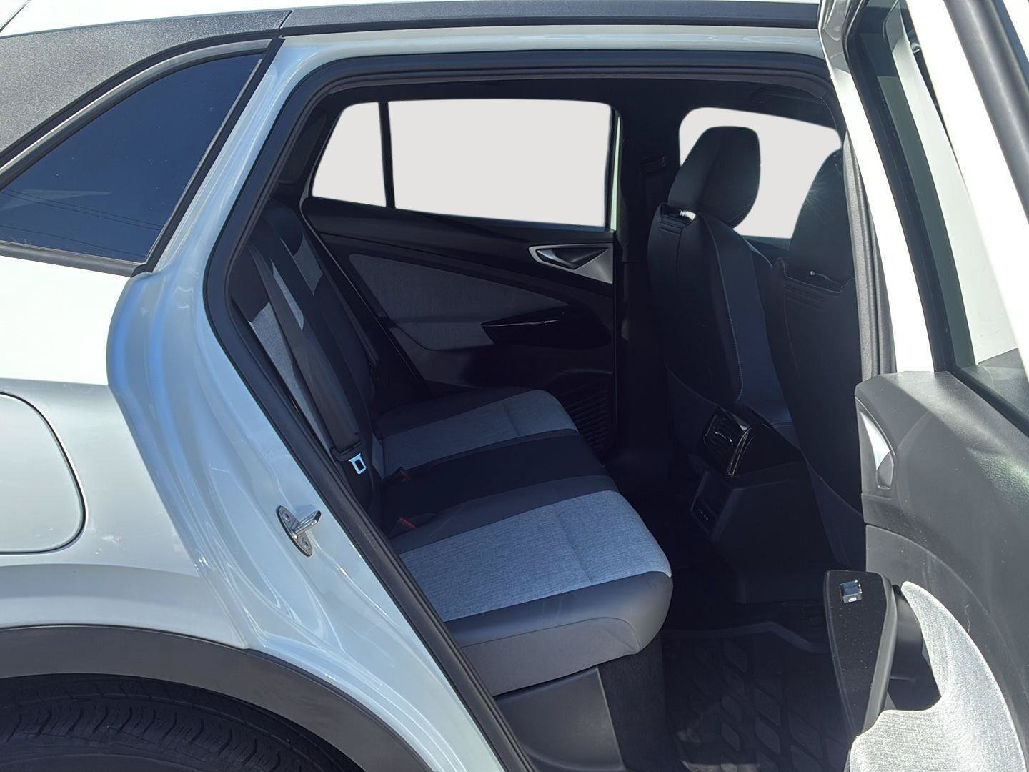 Used 2023 Volkswagen ID.4 Pro AWD/4WD image 16
