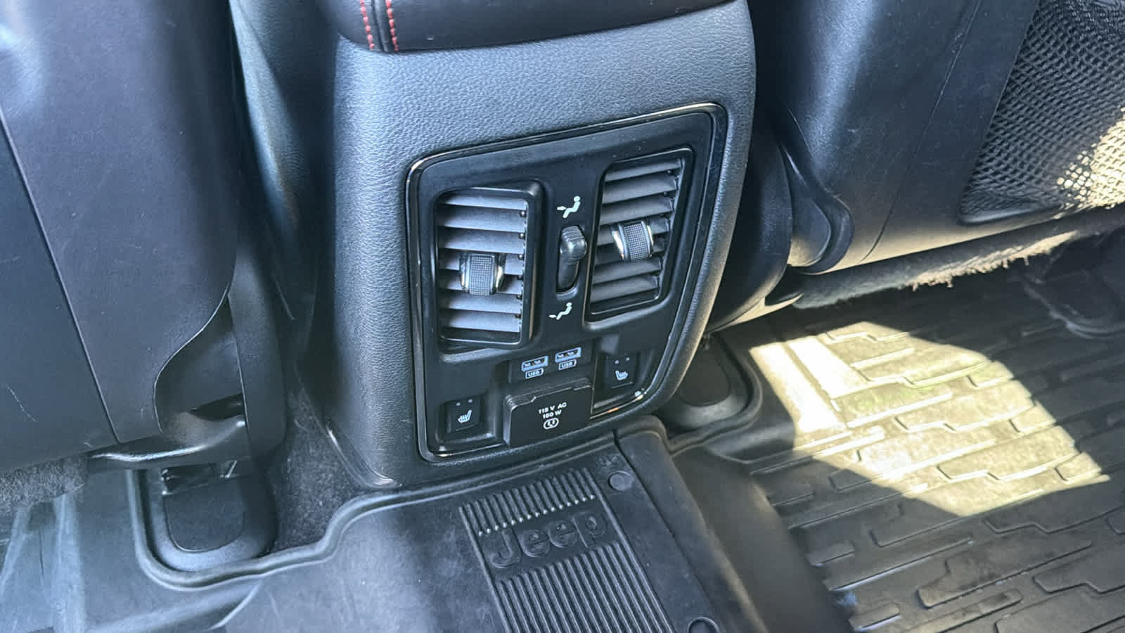 Used 2021 Jeep Grand Cherokee Trailhawk w/ Trailhawk Luxury Group AWD/4WD image 25
