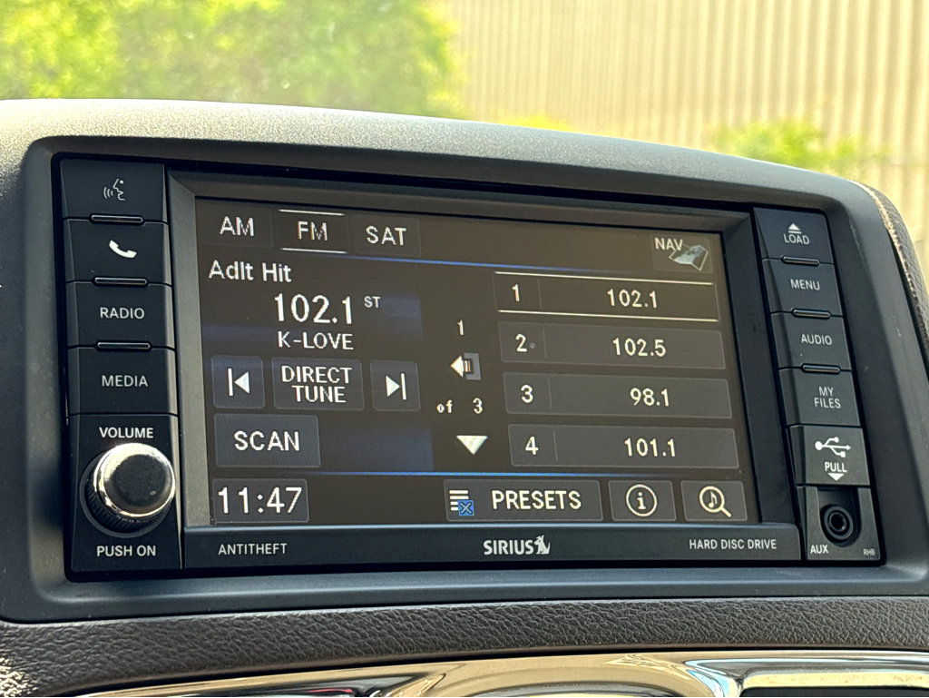 Used 2015 Chrysler Town & Country Touring w/ Driver Convenience Group FWD image 5