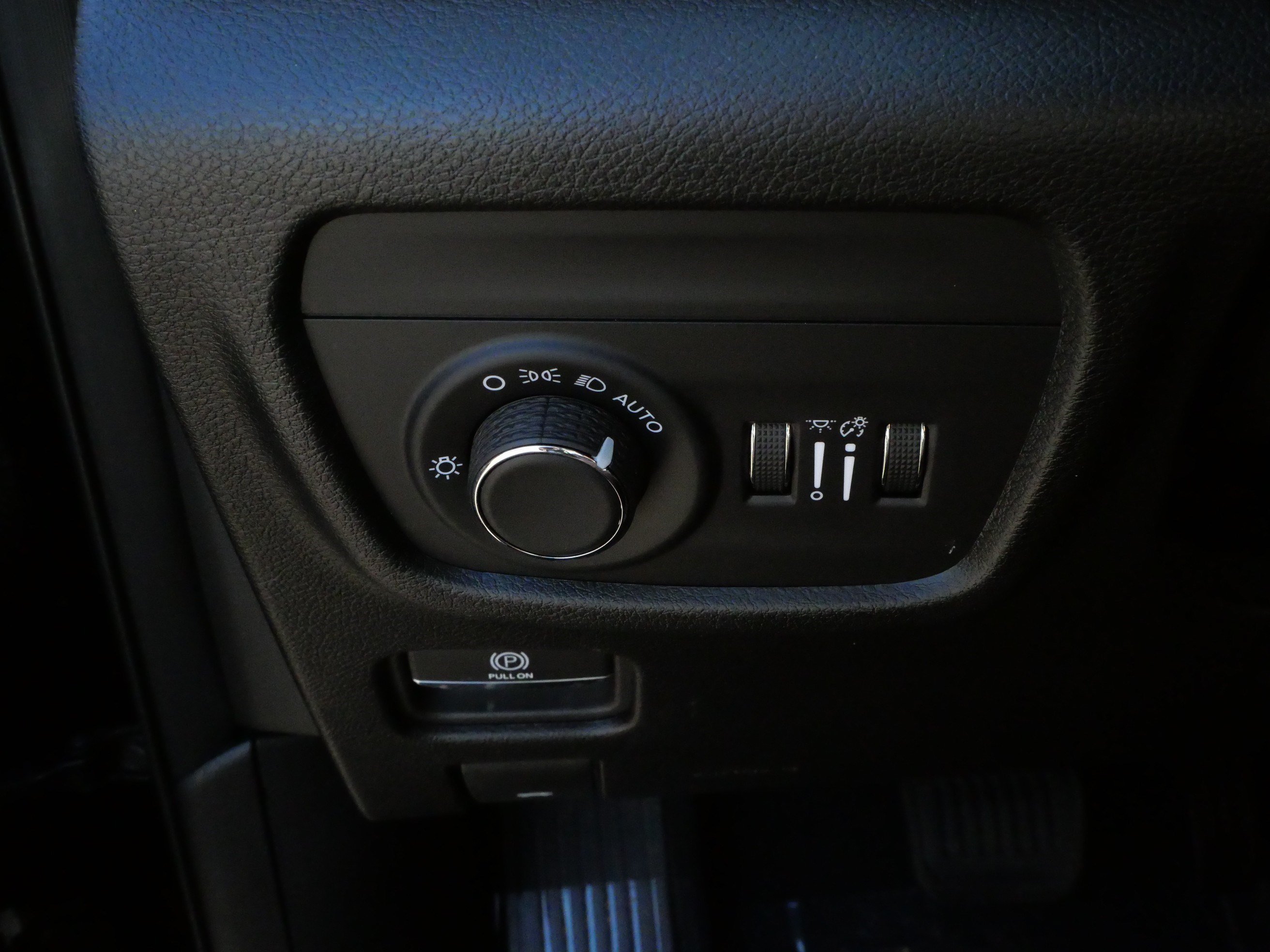 Used 2025 Jeep Grand Cherokee Altitude AWD/4WD image 26