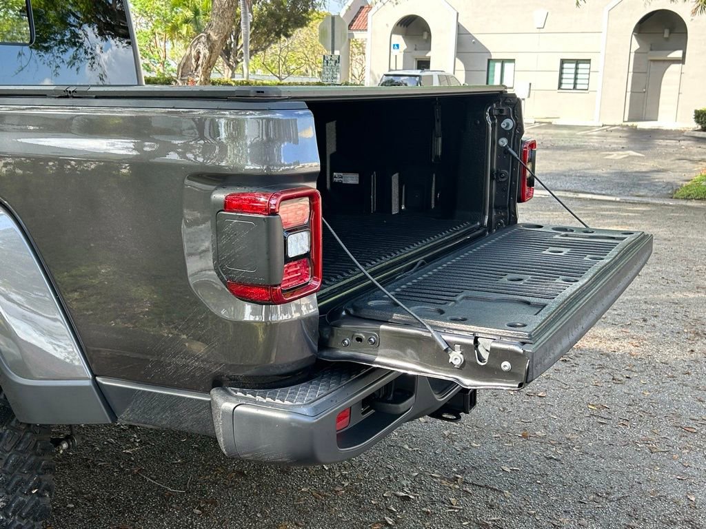 Certified 2025 Jeep Gladiator Willys image 27