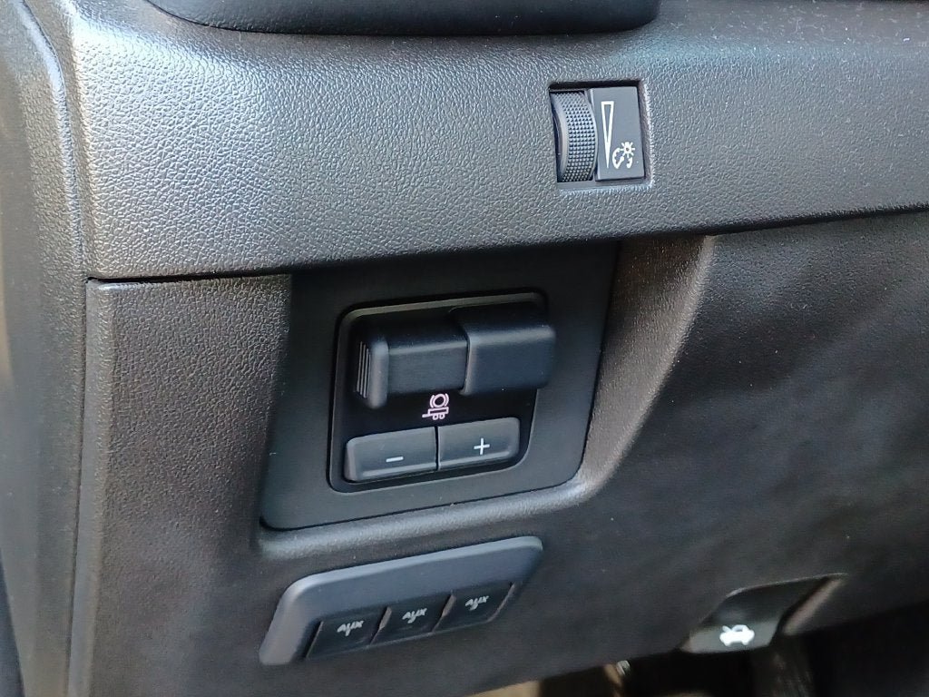Used 2024 GMC Canyon AT4X w/ AT4X AEV Edition AWD/4WD image 11