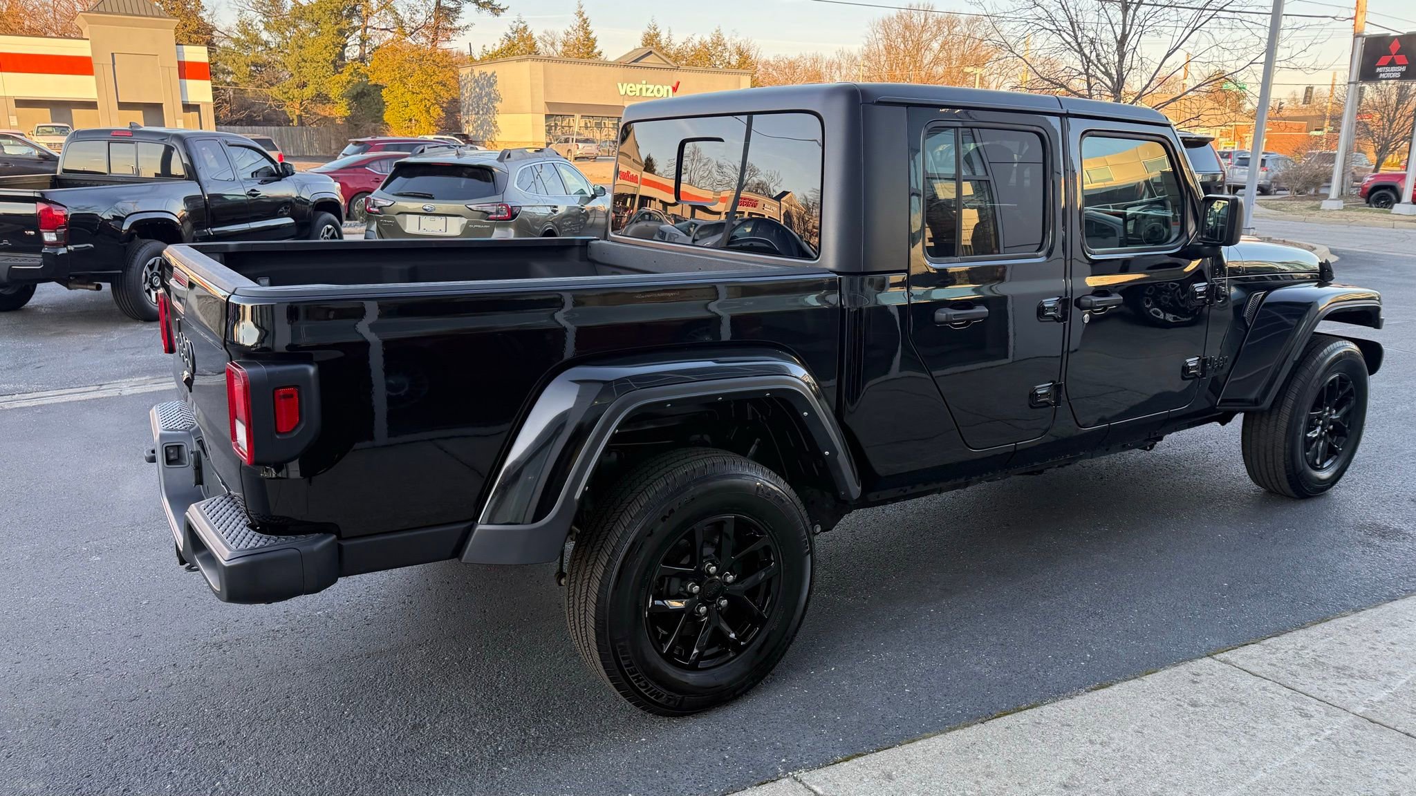 Used 2021 Jeep Gladiator Sport image 8