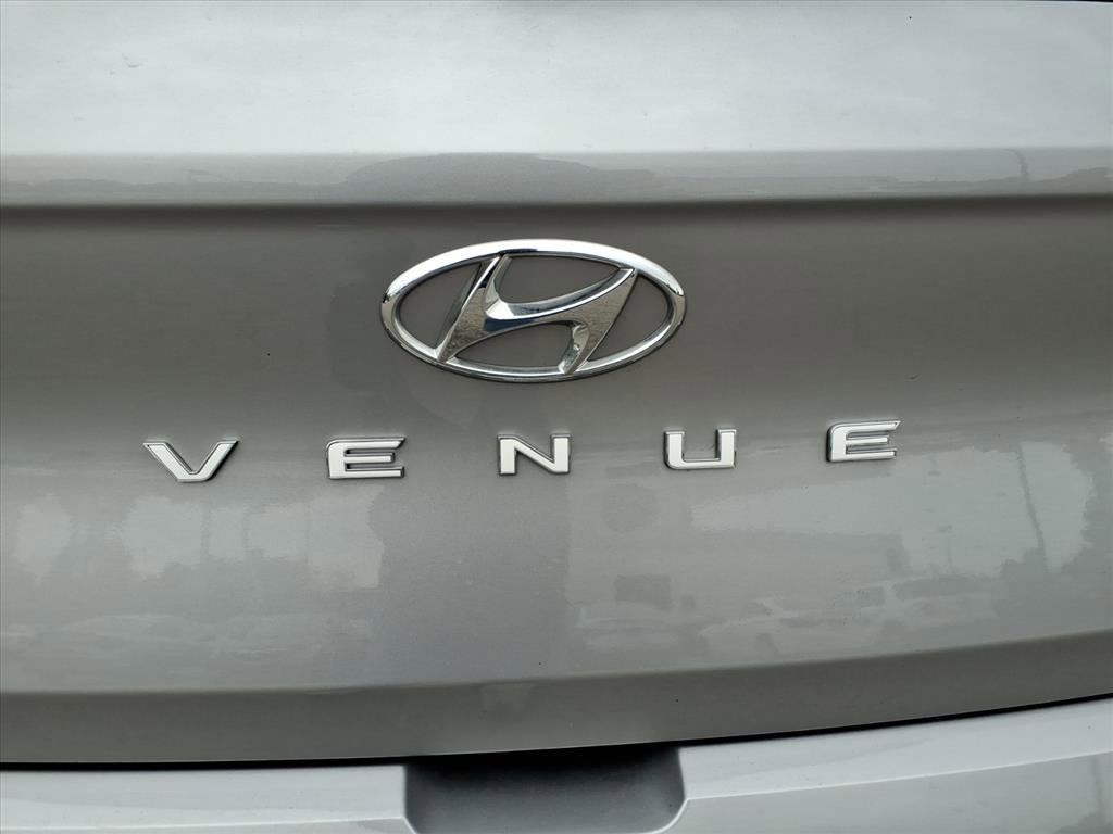 Used 2025 Hyundai Venue SE image 5