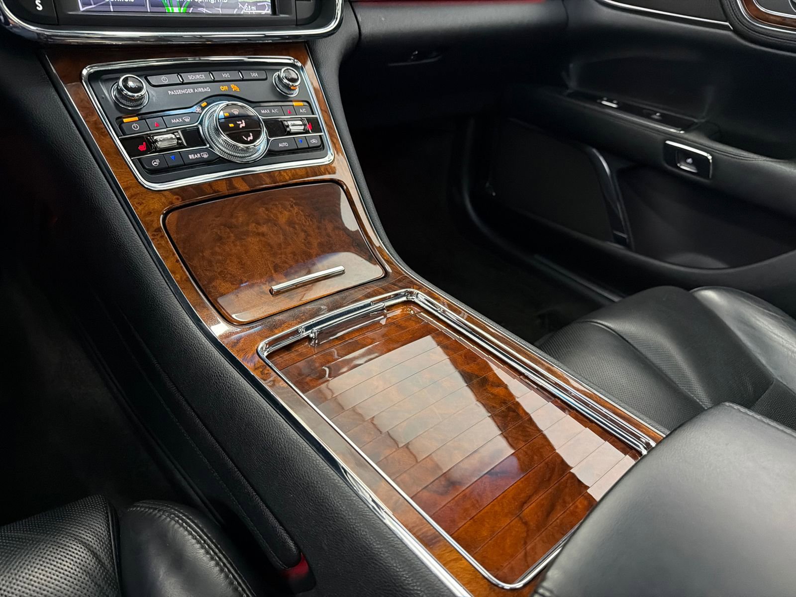 Used 2020 Lincoln Continental AWD w/ Premium Package image 29