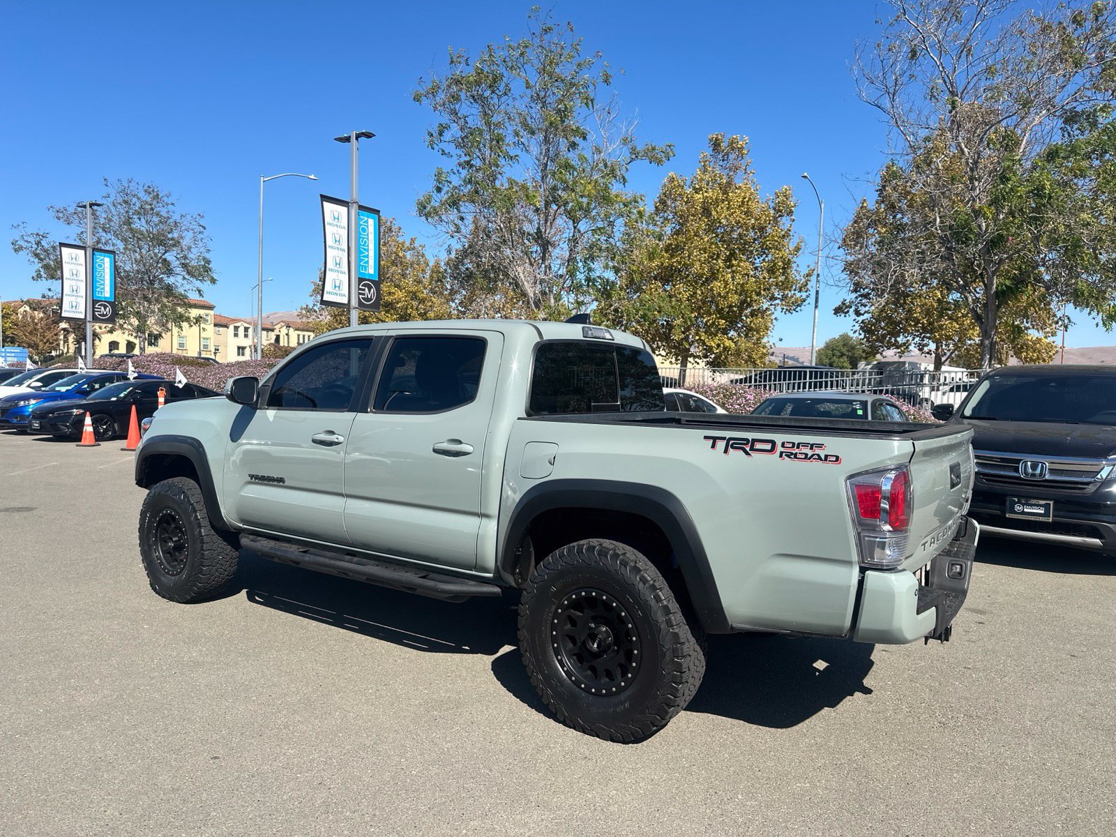 Used 2022 Toyota Tacoma TRD Off-Road w/ Technology Package RWD image 4