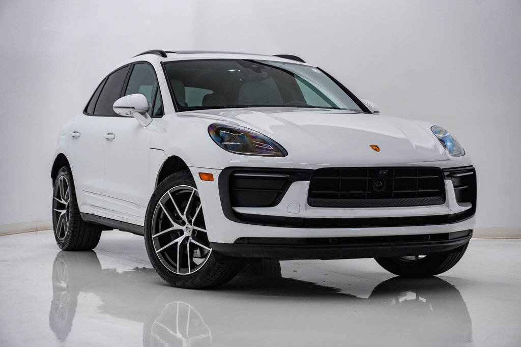 Certified 2023 Porsche Macan AWD/4WD image 8