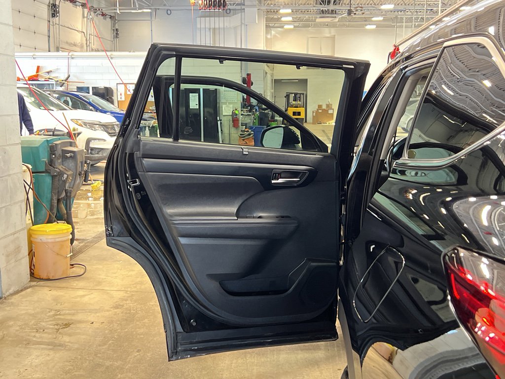 Used 2020 Toyota Highlander XLE image 33