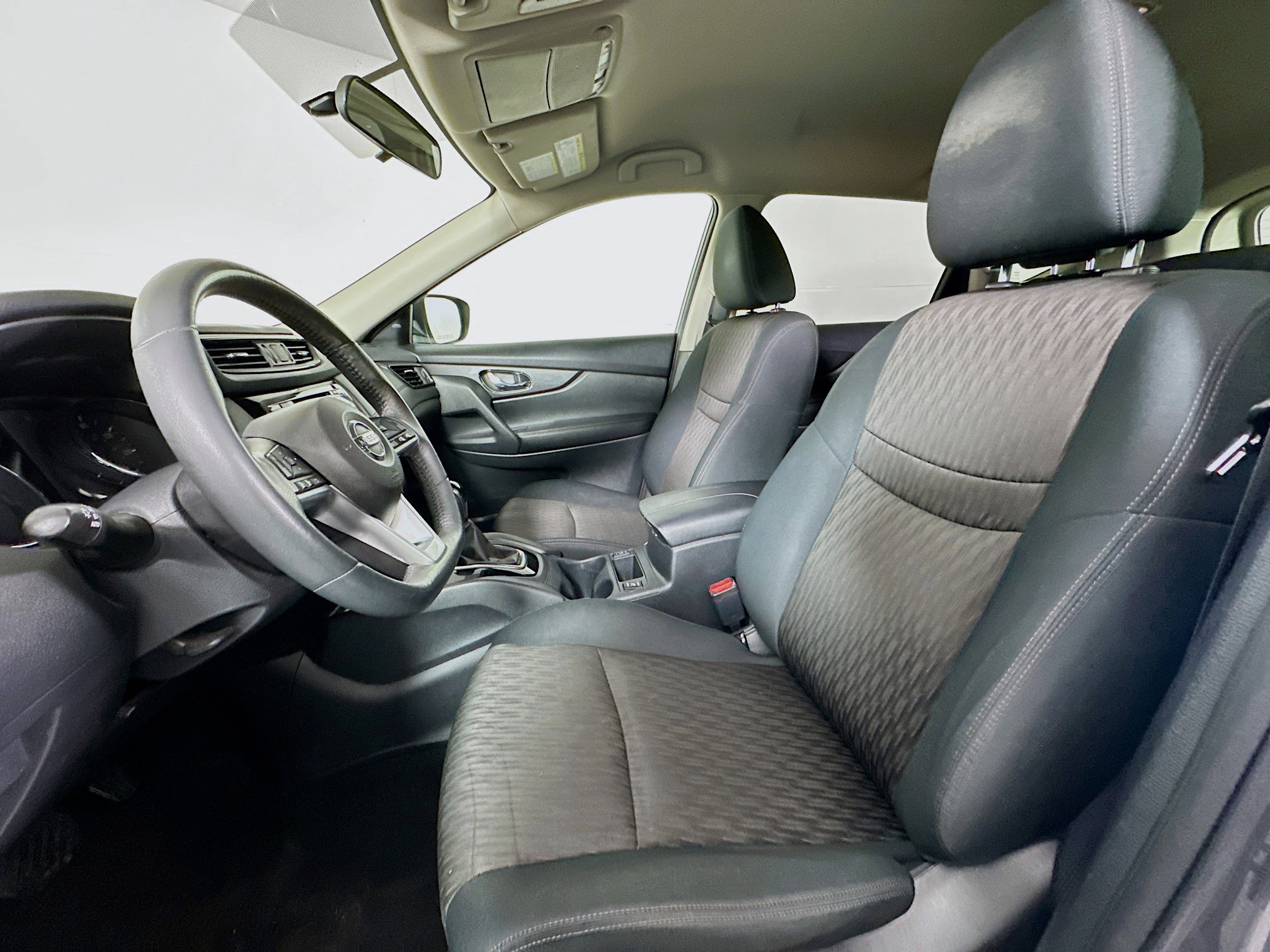 Used 2017 Nissan Rogue SV w/ Midnight Edition Package image 13