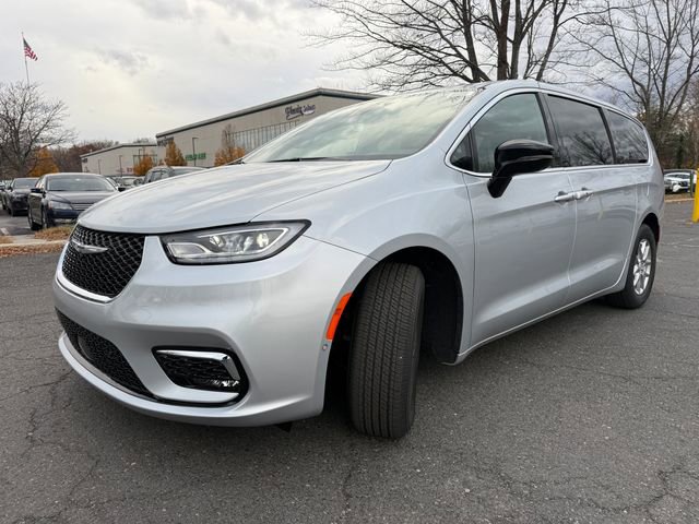 New 2026 Chrysler Pacifica Select image 3