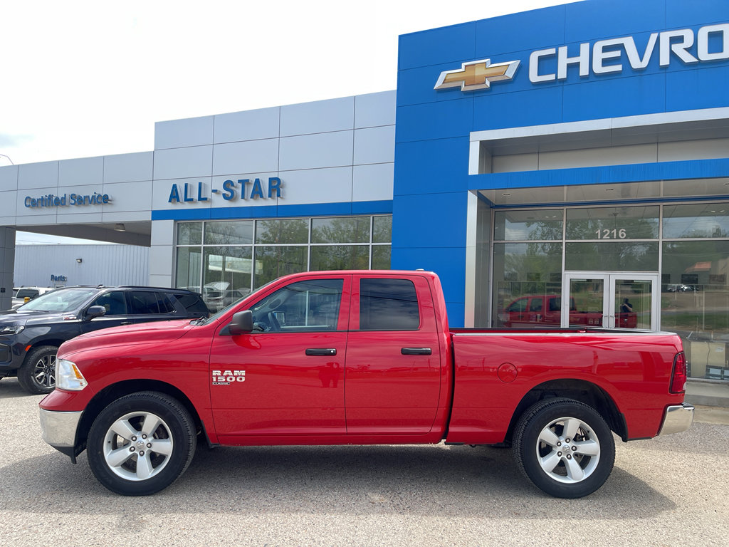 Used 2024 RAM 1500 Classic SLT AWD/4WD image 3