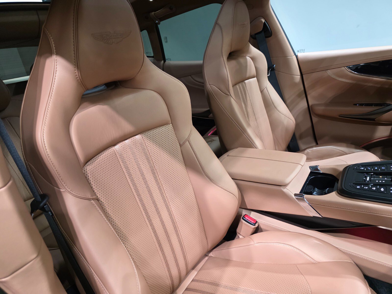 Used 2026 Aston Martin DBX 707 image 29