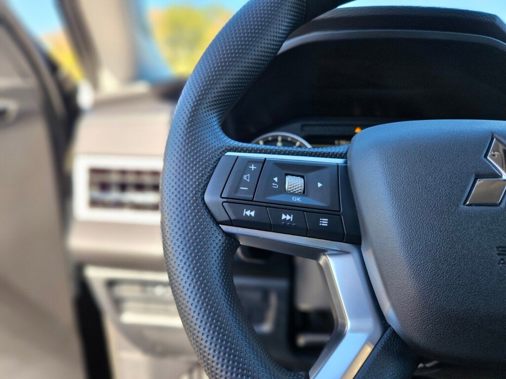 New 2025 Mitsubishi Outlander ES image 26