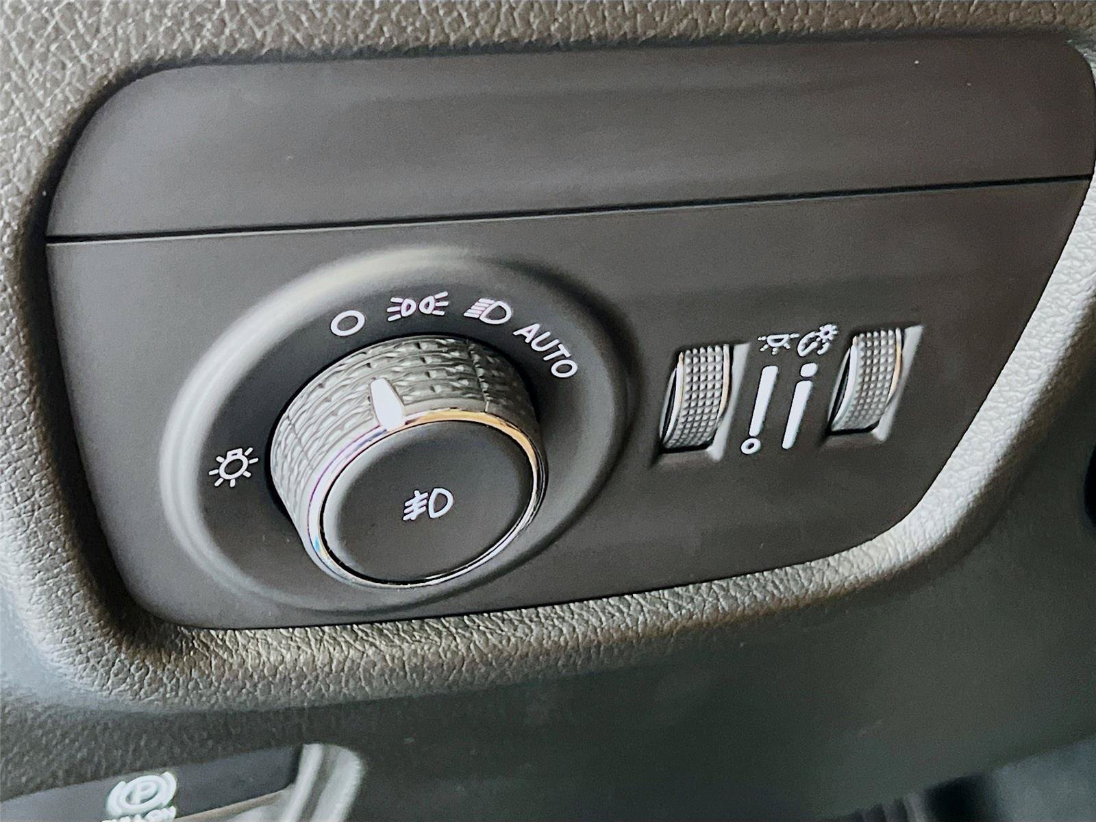 Used 2023 Jeep Grand Cherokee Summit w/ Adv Protech Group IV AWD/4WD image 14
