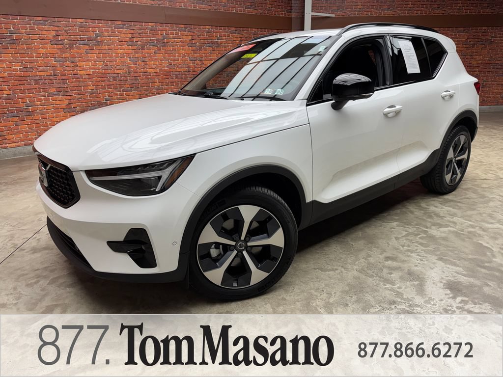 Used 2026 Volvo XC40 B5 Plus AWD/4WD image 1