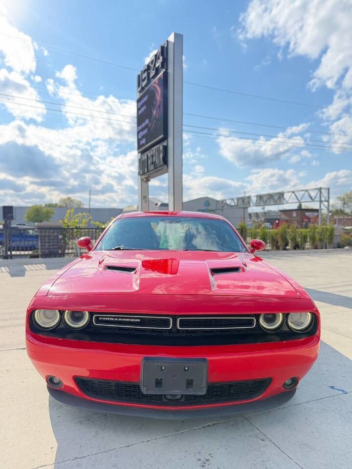 Used 2015 Dodge Challenger SXT Plus w/ Technology Group RWD image 2