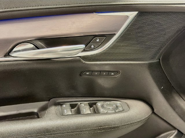 Certified 2018 Cadillac XT5 Premium Luxury FWD image 16