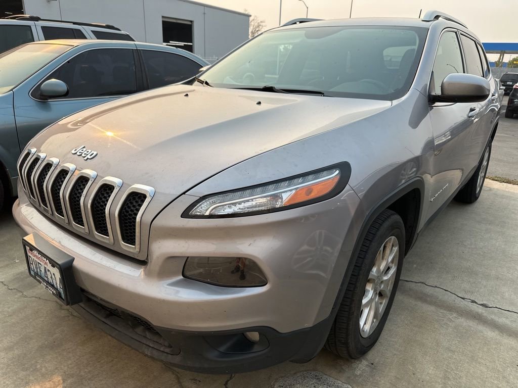 Used 2018 Jeep Cherokee Latitude Plus w/ Cold Weather Group image 6