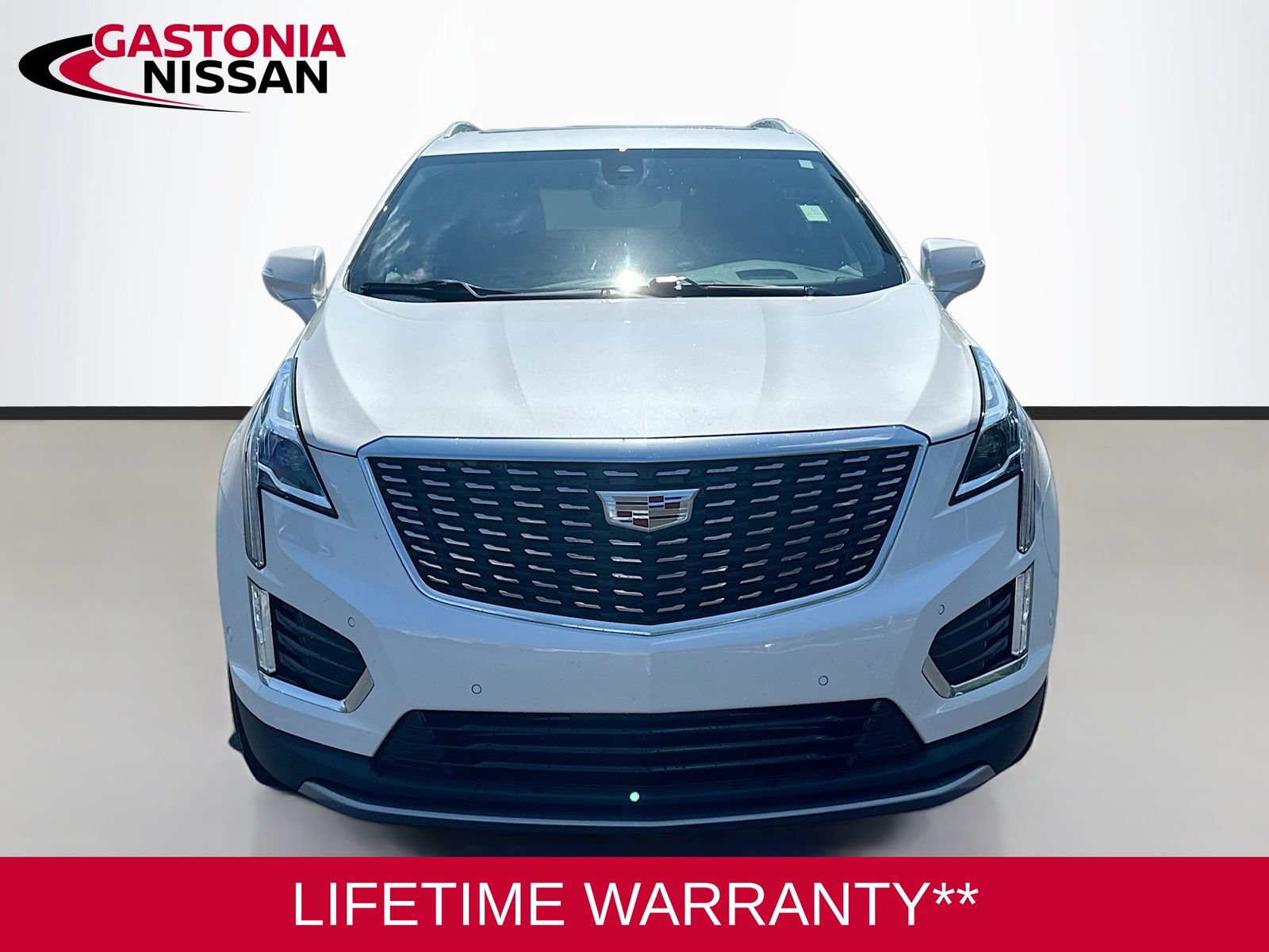 Used 2023 Cadillac XT5 Premium Luxury w/ Technology Package FWD image 2