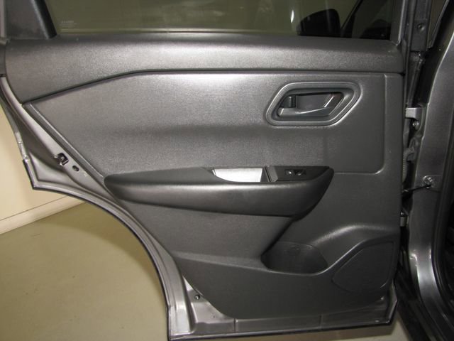 Used 2025 Nissan Rogue S image 13