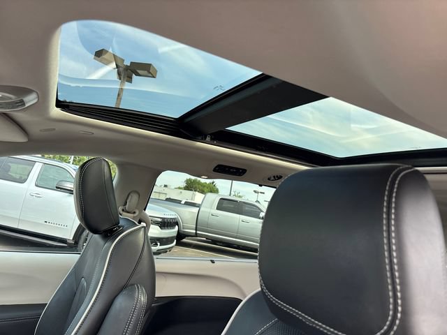 Used 2024 Chrysler Pacifica Limited FWD image 15