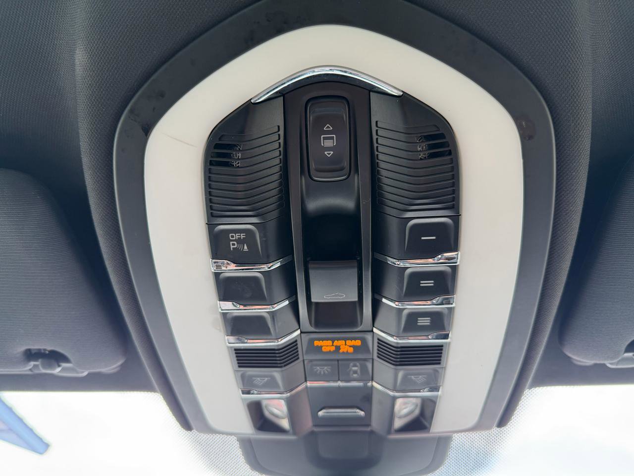 Used 2014 Porsche Cayenne Platinum Edition image 44